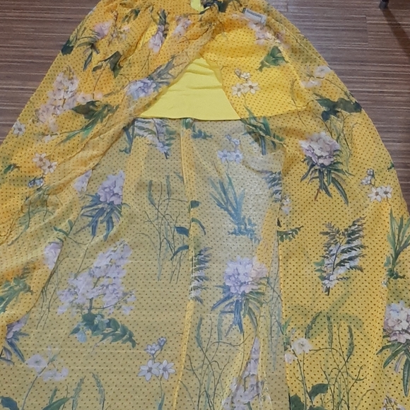 Women's high slit skirt size medium - Picture 3 of 3